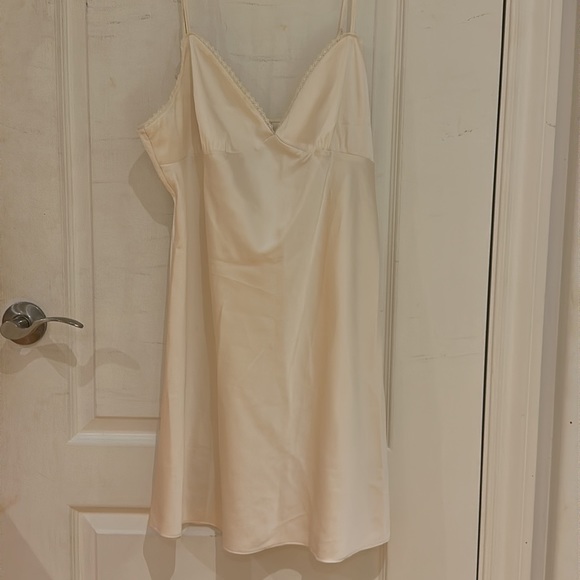 Aritzia Rae Dress - Picture 5 of 5